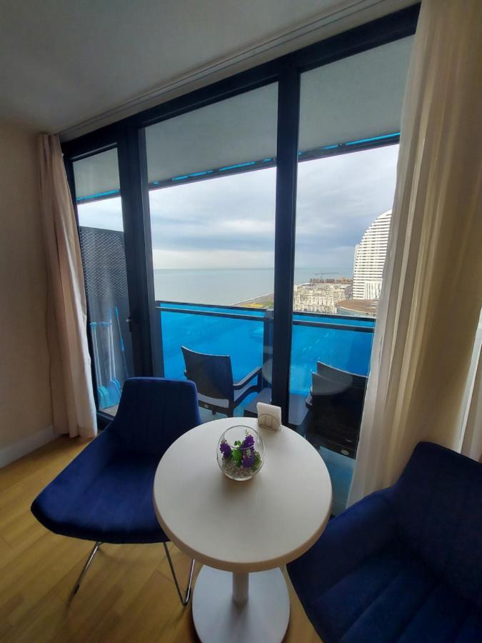 Appartamento Номера На Высоких Этажах 24,31 Batumi Esterno foto