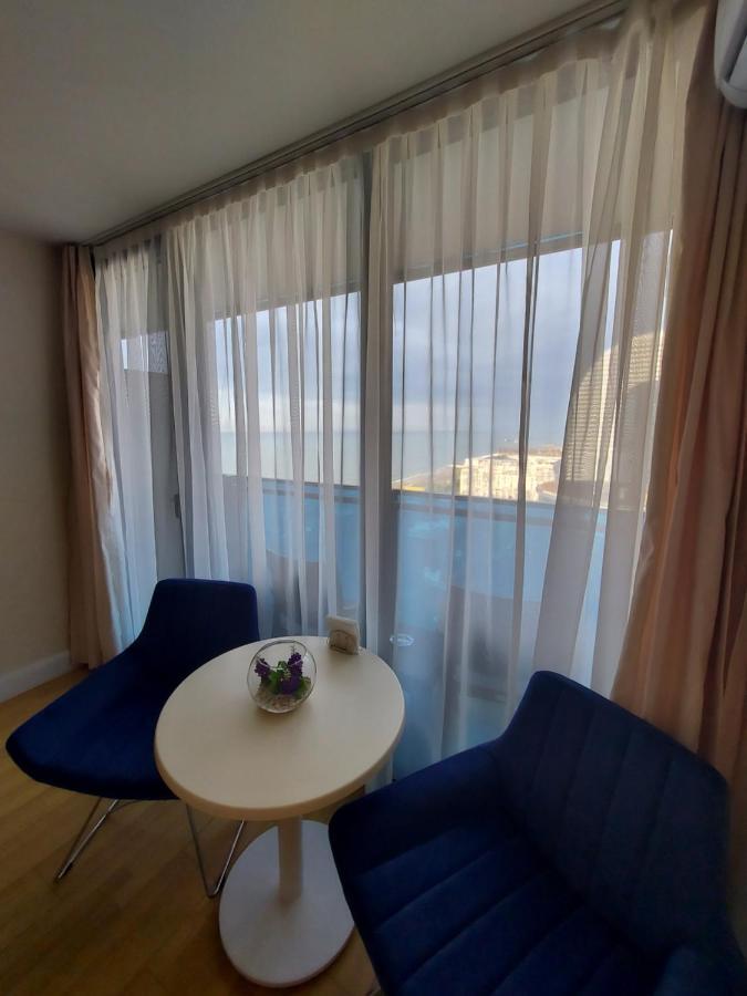 Appartamento Номера На Высоких Этажах 24,31 Batumi Esterno foto